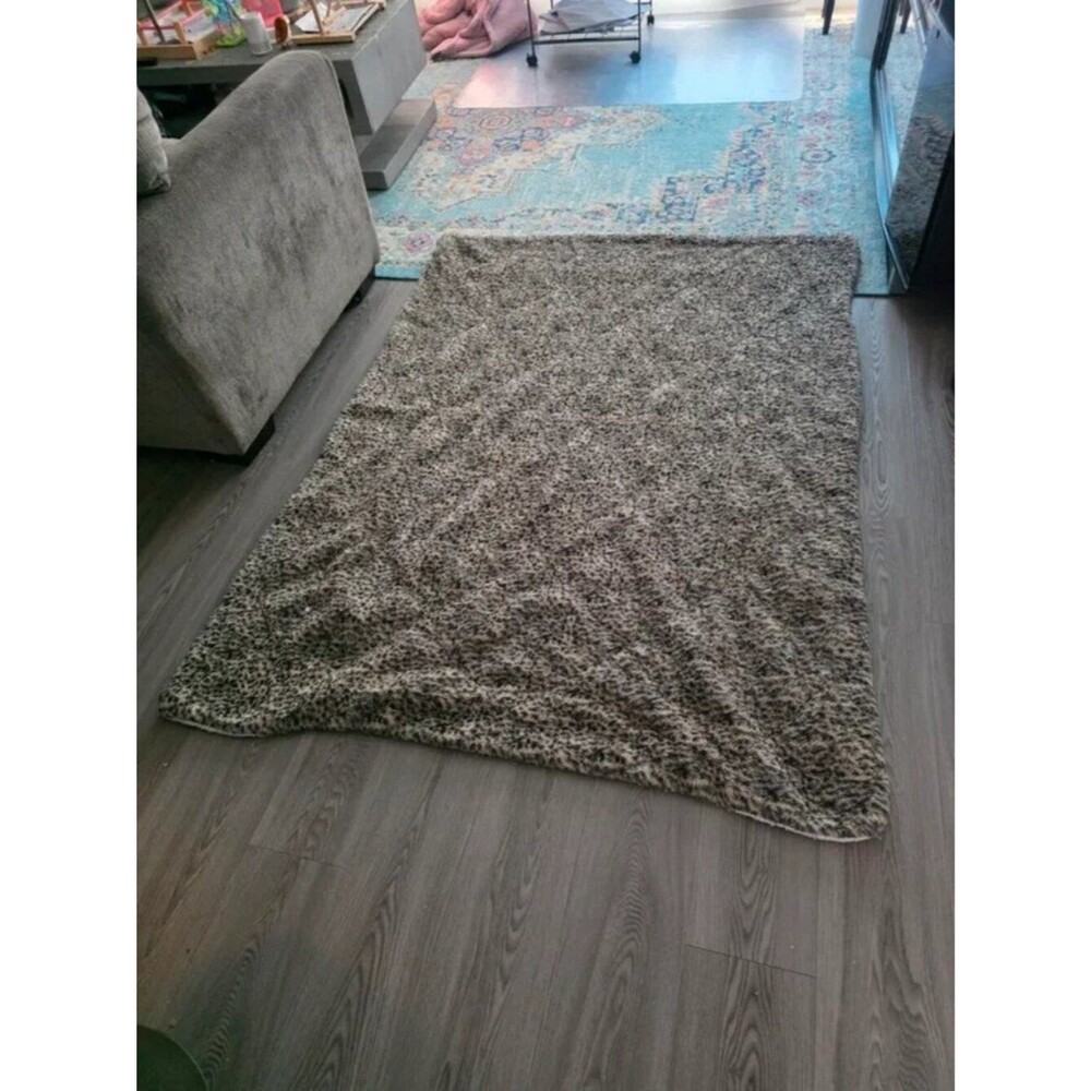 Throw super soft